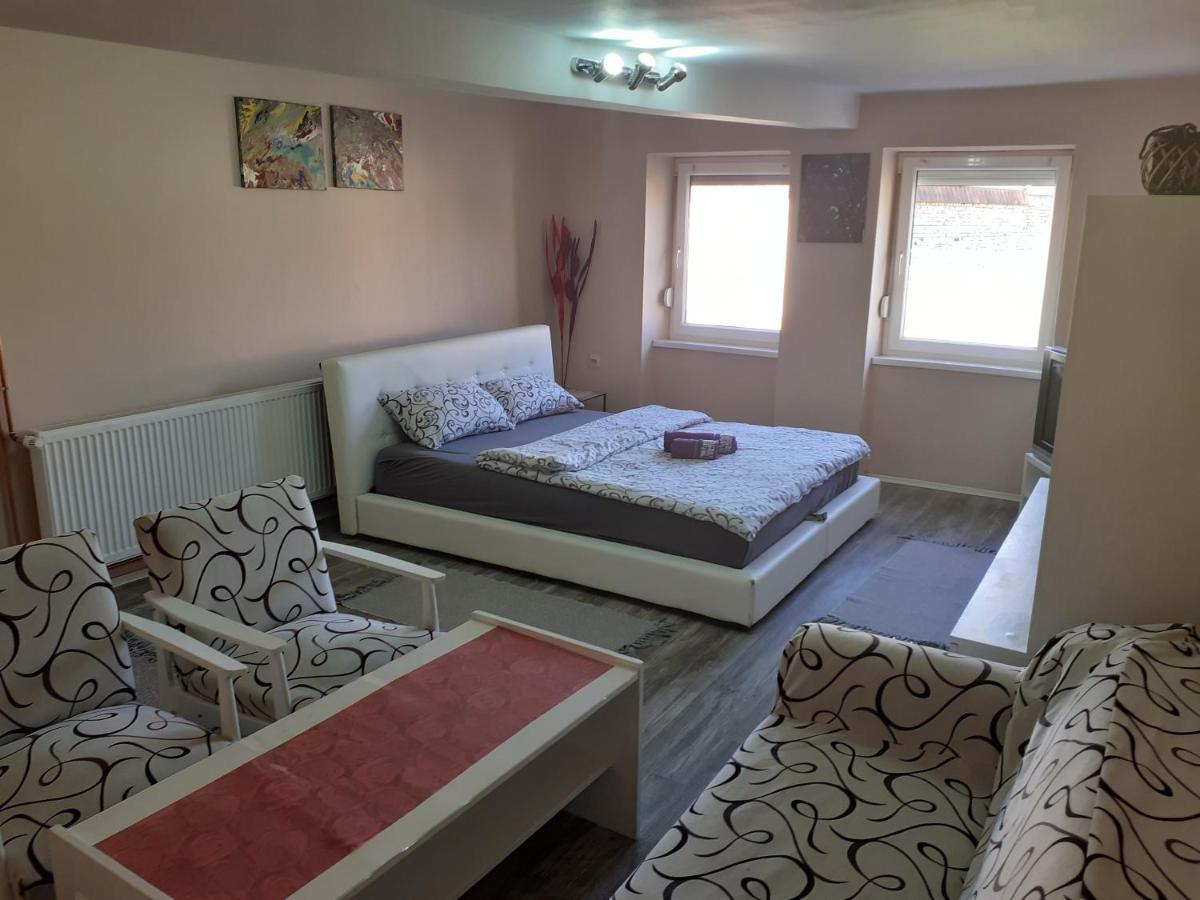 Mega Apartment Суботица Экстерьер фото